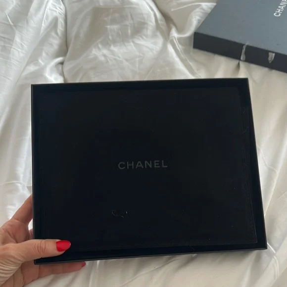 Chanel White &silver Pearls & Christals 5 C
Charms Necklace - Picture 6 of 8